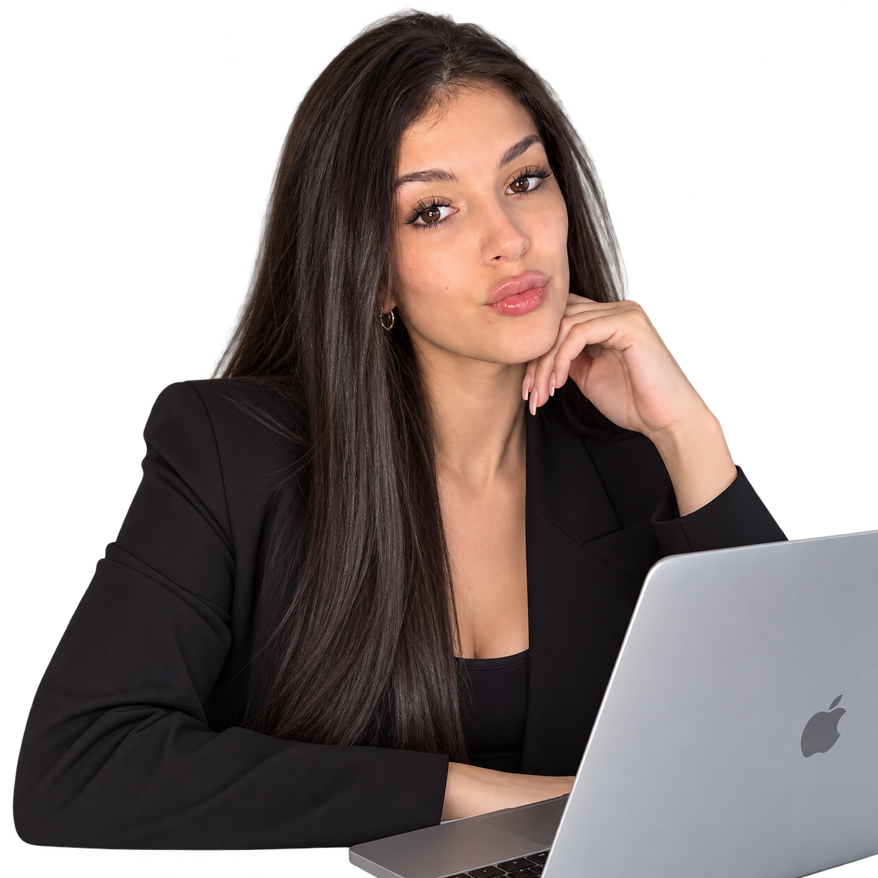Camila Figueroa junto a su computadora